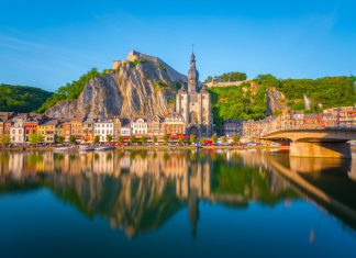 Du lịch Bỉ Mùa Thu “sống ảo” với bức tượng Cậu bé đứng tè rất nổi tiếng du lich bi