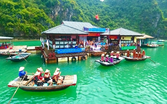 Làng chài Vung Viêng - điểm tham quan đặc sắc trong tour du lịch Hạ Long